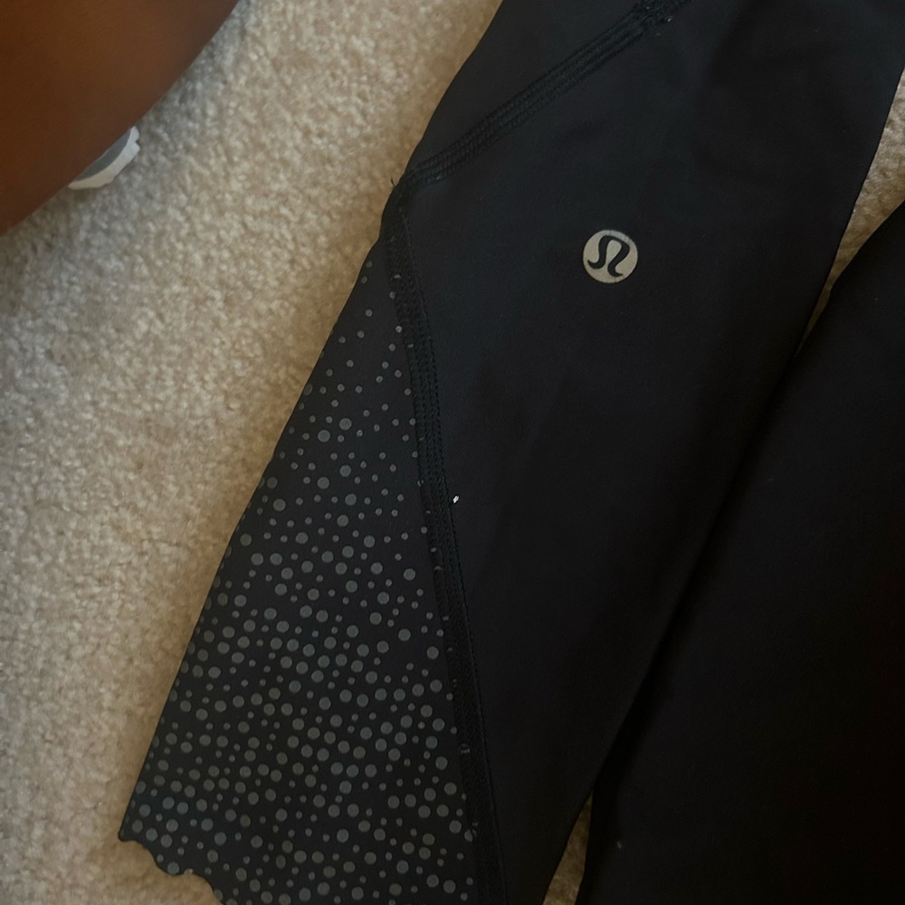Lululemon Size 4 Scalloped Leggings
